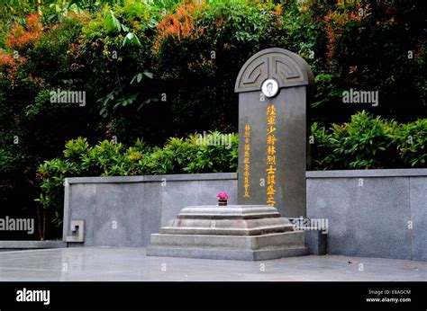 Memorial Tomb grave of Singapore Chinese World War Two hero General Lim ...