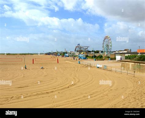 Skegness beach lincolnshire promenade hi-res stock photography and ...