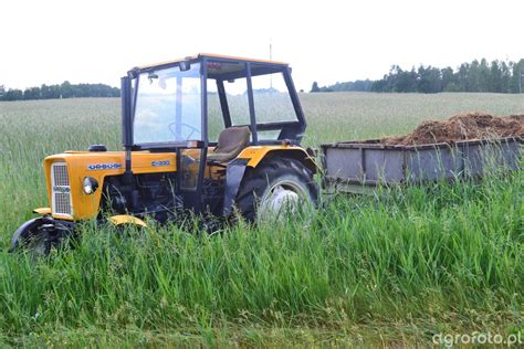 Zdjęcie traktor Ursus C 330 rozrzutnik id 506883 Galeria rolnicza