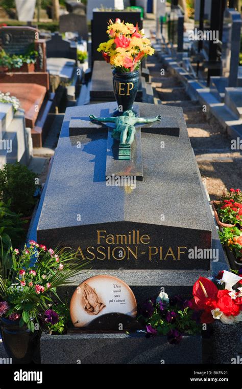 La Tombe D Edith Piaf Cimeti Re Du P Re Lachaise Paris Photo Stock