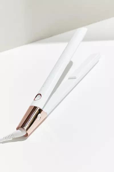 T3 SinglePass Luxe 1 Straightening + Styling Iron | Urban Outfitters