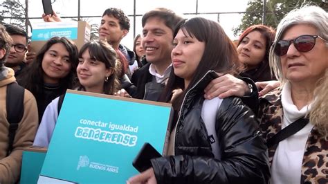 Kicillof Entreg Computadoras Personales A Estudiantes De San