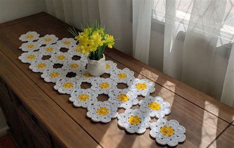 Trilho De Mesa Croch Motivo Floral Branco Amarelo Elo Trilho