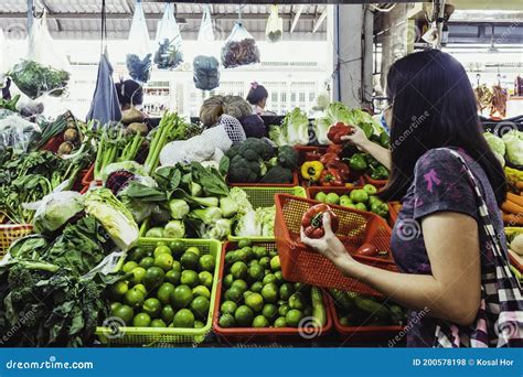 Women Buying Vegetables In Wet Market Women Picking Varieties Of