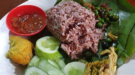 Rekomendasi 5 Nasi Timbel Enak Di Bandung Buat Makan Malam Sajikan