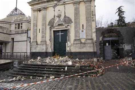 Terremoto Catania Ecco Cosa Rimane Di Case E Chiese In Parte Distrutte