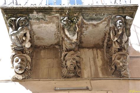 Balcon Ragusa Statues Ragusa Sicile Baroque Sicile Routard