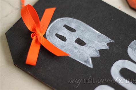 Cute DIY Halloween Door Sign - Sweet Anne Designs