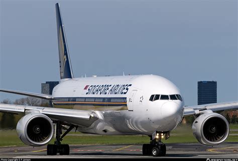 V Svk Singapore Airlines Boeing Er Photo By P Jonson Id