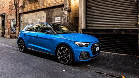 audi  logo audi  sportback hatchback continental cars