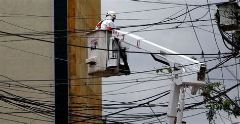 Sector eléctrico en estado de emergencia en Ecuador