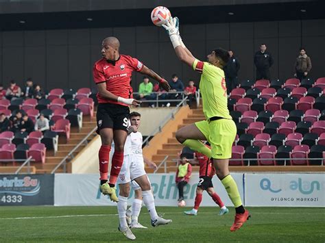 Azərbaycanlı qapıçı yeni klubunda debüt etdi Sportal az