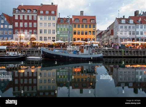 Colorful houses in Nyhavn, Copenhagen, Denmark Stock Photo - Alamy