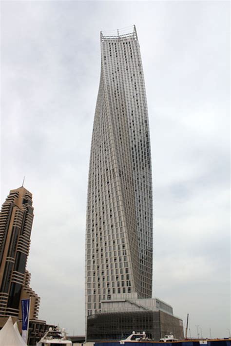 Som Hochhaus Cayan Tower Infinity Tower Dubai Floornature