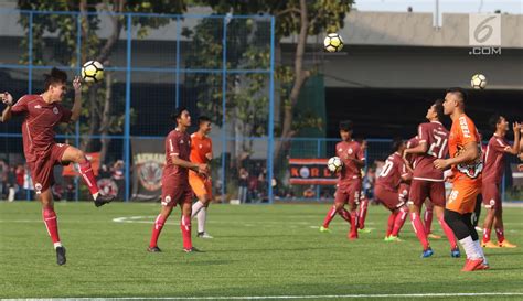 FOTO Tatap Musim 2019 Persija Gelar Latihan Perdana Terbuka Foto