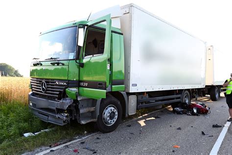 Unfall In Affalterbach Rollerfahrer Kracht Gegen Lkw Und Stirbt