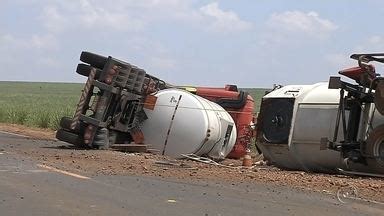 Tem Not Cias Edi O Bauru Mar Lia Carreta Tomba Em Vicinal E