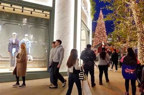 Shoppers Open Christmas Day Retail Realities Consumer Choices And The Evolving Holiday Economy