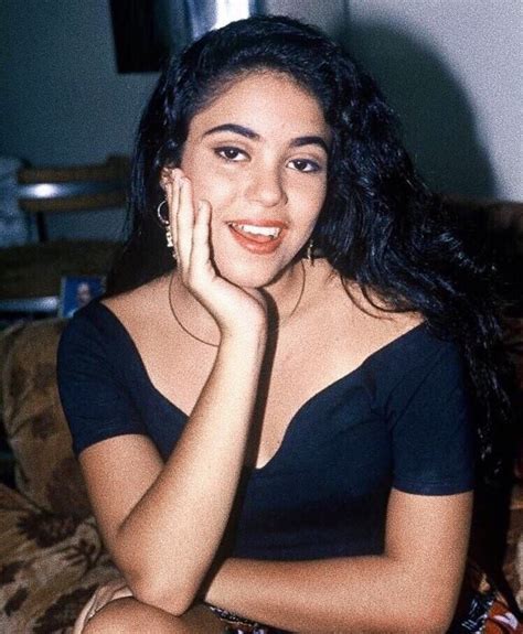 90s-00s LOOKBOOK , e-xotwod: Shakira in 1996.