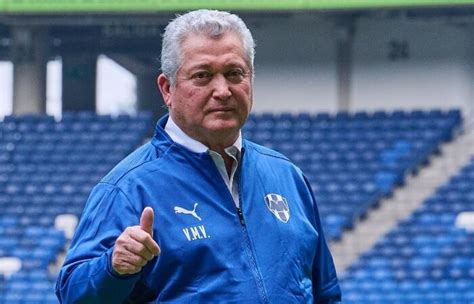 El Entrenador de los Rayados Víctor Vucetich fue trasladado al Hospital