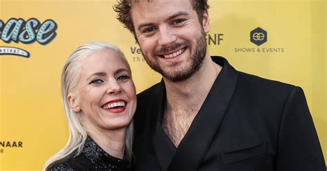 Kritiek Op De Zangkunsten Van Bettina Holwerda En Jim Bakkum