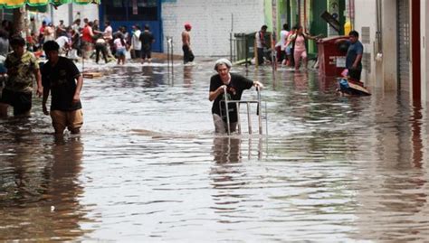 Lluvias E Inundaciones Golpean Lima Y Regiones Del Norte Del Perú