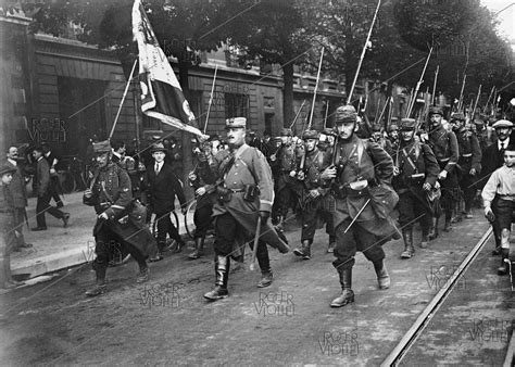 Guerre 1914 1918 Départ d un régiment pour le front