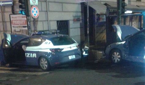 Schianto In Via Fiume Incidente Tra Due Volanti Della Polizia Genova