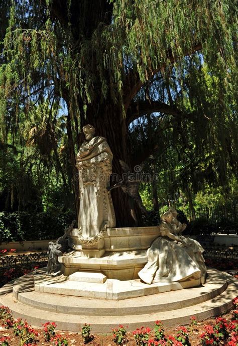 Tribute To the Poet Gustavo Adolfo Becquer in Maria Luisa Park of ...