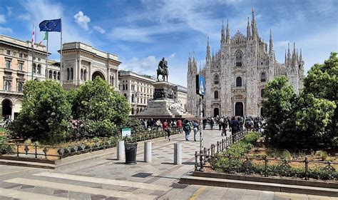 Biella Rododendri Delle Alpi Biellesi In Piazza Duomo A Milano Le