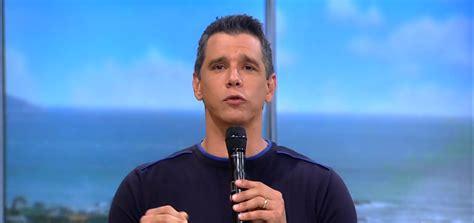 Márcio Garcia rebate comentário homofóbico a beijo gay no Tamanho Família Notícias da TV