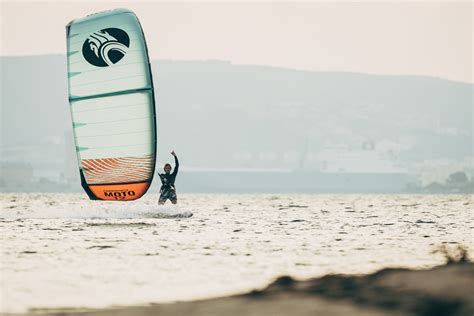 How A Twin Tip Kitesurf Board Works Critical Slide Sardinia