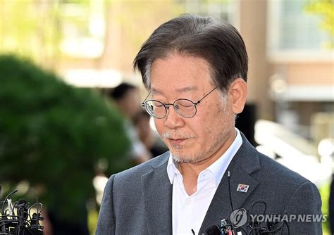 수원지검 들어서는 이재명 대표 연합뉴스