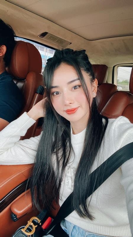 Lấy đại gia chưa có con hot girl thẩm mỹ bị netizen thắc mắc