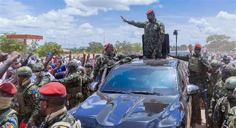 Kankan Colonel Doumbouya S Offre Un Bain De Foule Dans Sa Ville Natale