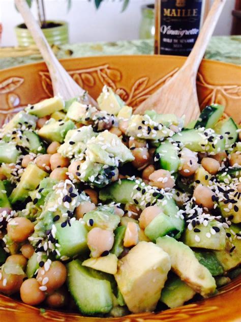 Salade De Concombre Avocats Et Pois Chiches Au S Same Vegan Le