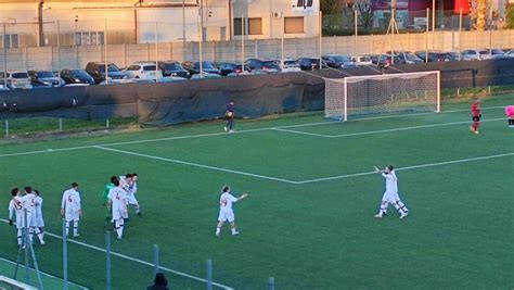 Calcio Eccellenza Zoppi Nel Finale Regala La Vittoria Alla Caronnese