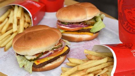 Why An Undercooked Wendy's Burger Is Causing A Commotion On Reddit