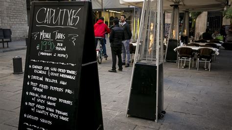 Vecinos Y Hosteleros Se Enzarzan Por Las Estufas En Las Terrazas De Barcelona El Periódico