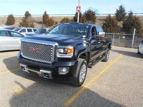 Check It Out We Ve Got A 2016 Gmc Sierra Denali 2500 4x4 Crew Cab With A 6 6l V 8 Turbo Diesel