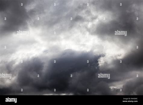 Wolke Regen Piktogramm Fotos Und Bildmaterial In Hoher Aufl Sung