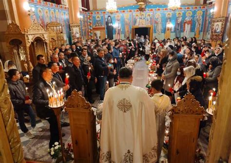 Genti Venute Dall Est Domenica Maggio Si Festeggia La Pasqua