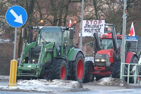 Rolnicy Blokuj Centrum K Trzyna S Utrudnienia W Ruchu K Trzyn