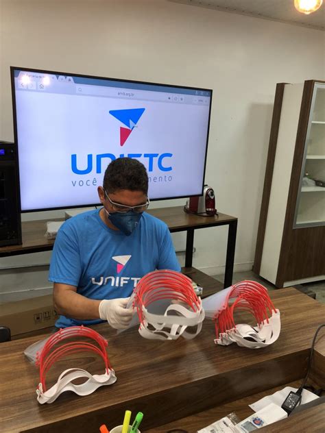 UniFTC de Itabuna entrega máscaras de proteção facial à instituições de