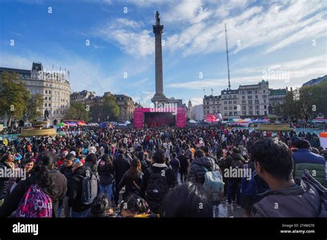 London Uk 29 October 2023 Large Crowds Of Revellers Pack Trafalgar