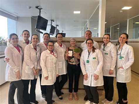 Flor Com Amor Uma Mensagem De Carinho E Esperança às Pacientes Em