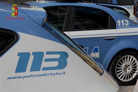 Ostia Non Si Ferma Al Posto Di Blocco Inseguito Dai Poliziotti Li