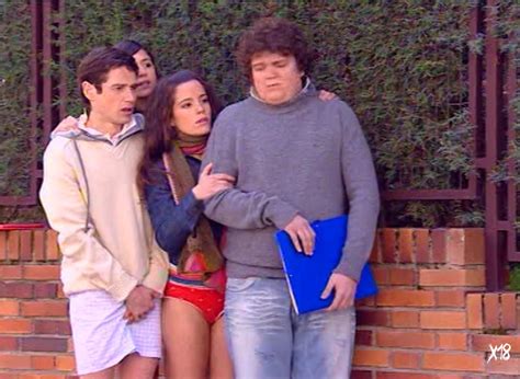 Mis Adorables Vecinos Nude Pics Page