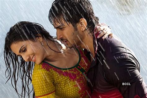 Sushant Singh Rajput And Vaani Kapoor Enact A Romantic Rainy Scene In The Film Shuddh Desi Romance