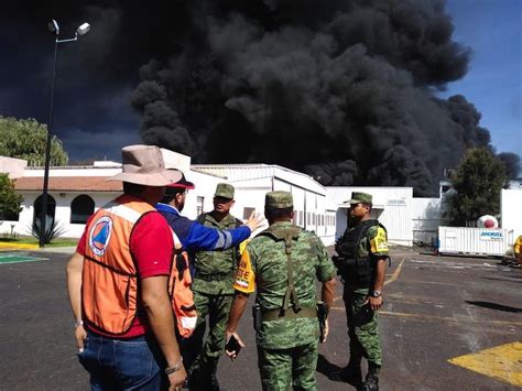 Combaten Fuerte Incendio En Bodega De Pl Sticos En Morelia